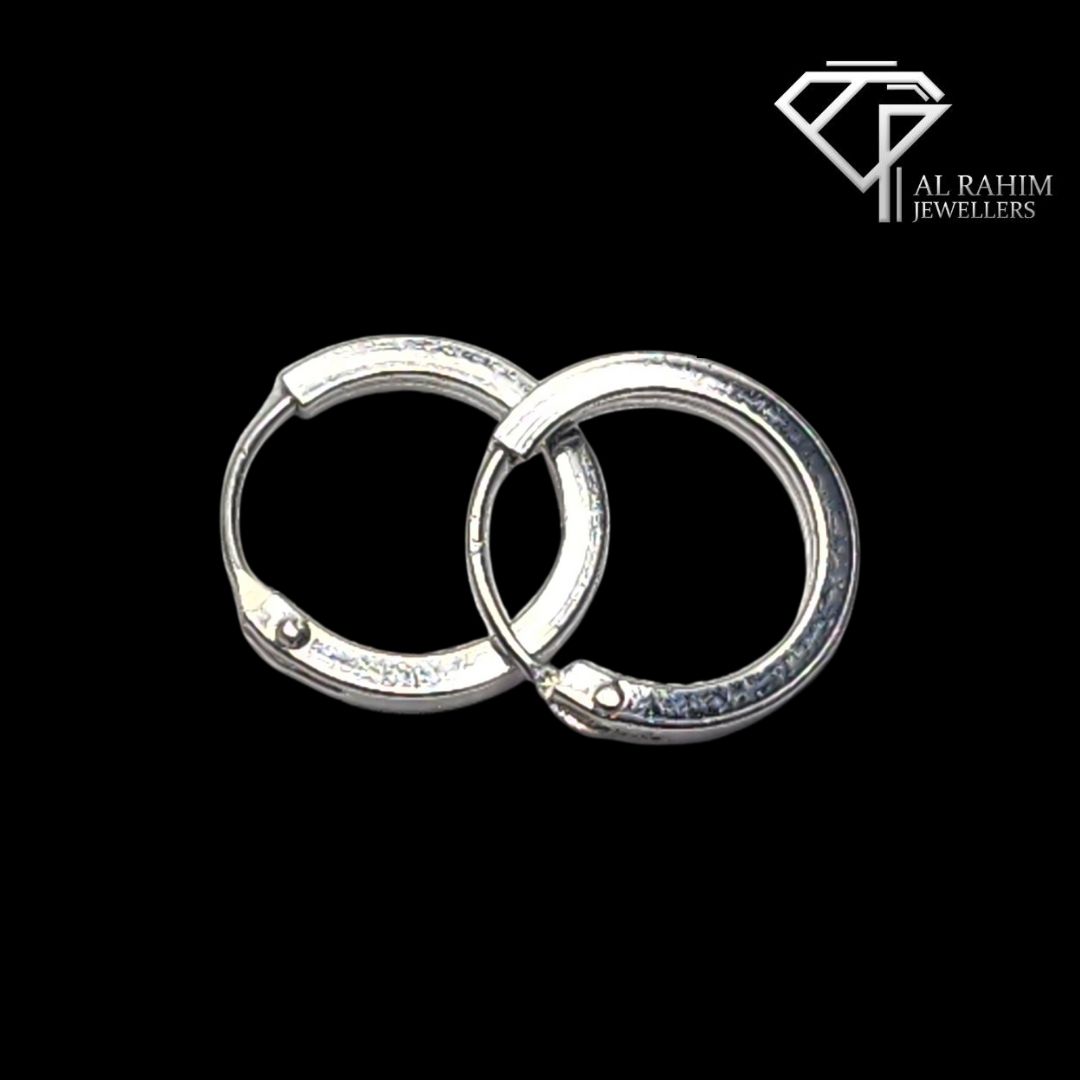 Small Huggie Silver Baaliyan โ 0.6g Chic & Compact