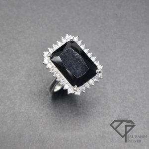 Black Frame Ring – 6.3g Bold Elegance