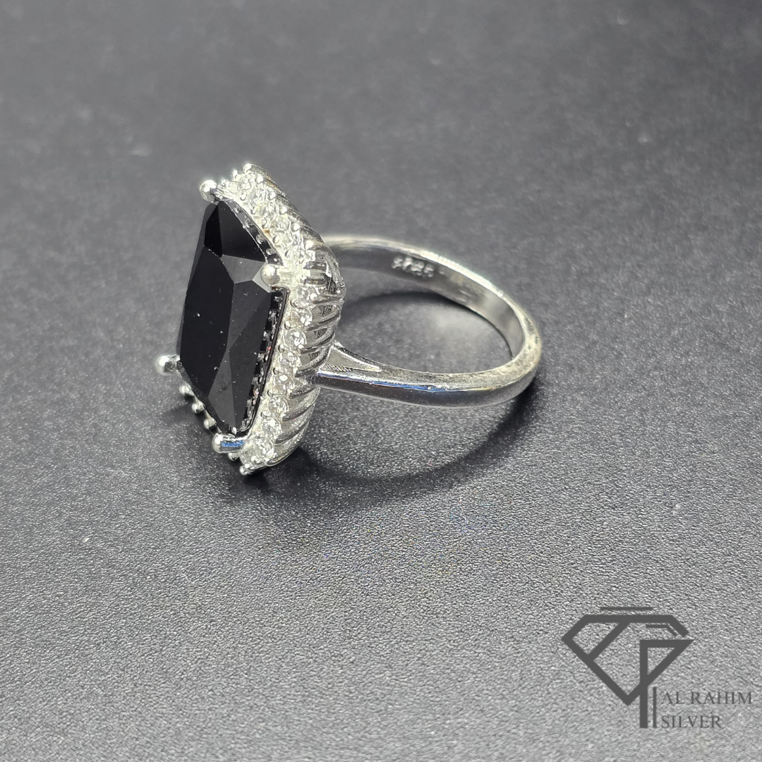 Black Frame Ring – 6.3g Bold Elegance - Image 4
