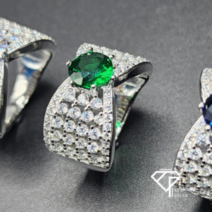 Emerald Bow Rhodium Ring – 6.1g Elegant Charm